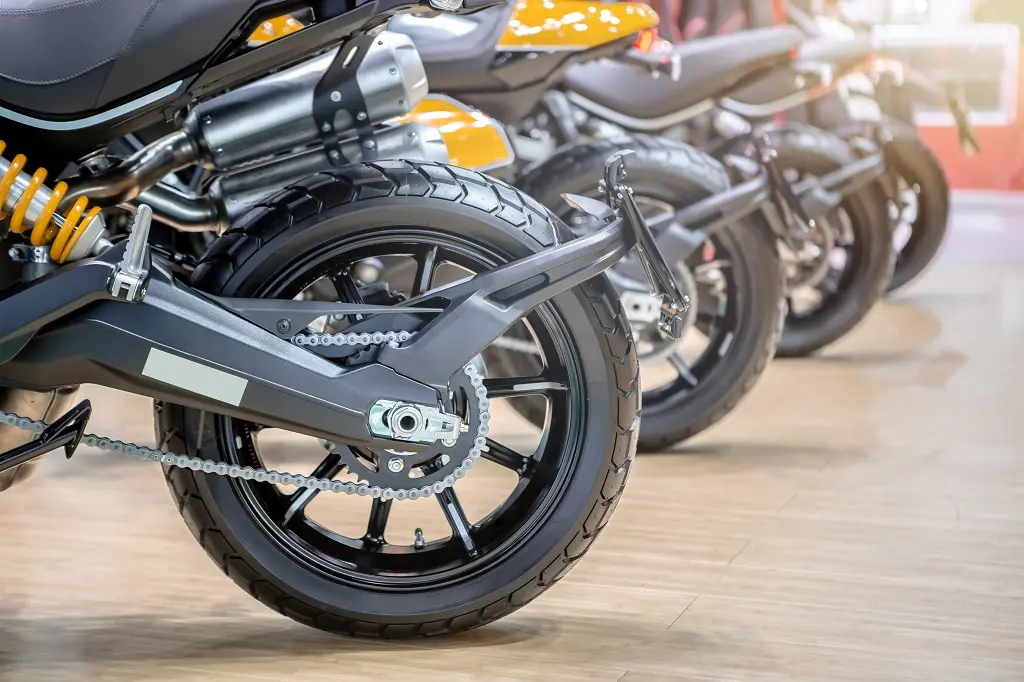 découvrez des offres adaptées aux motos puissantes avec notre assurance spécialisée. protégez votre bolide et profitez d'une couverture complète pour une conduite sereine. comparez les meilleures options et trouvez l'assurance qui répond à vos besoins.