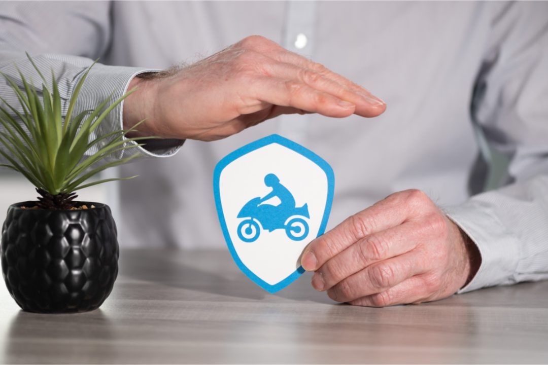 découvrez les différentes garanties d'assurance moto pour protéger votre véhicule et votre sécurité. comparez les options pour choisir la couverture adaptée à vos besoins, incluant la responsabilité civile, le vol, l'incendie et les dommages matériels.