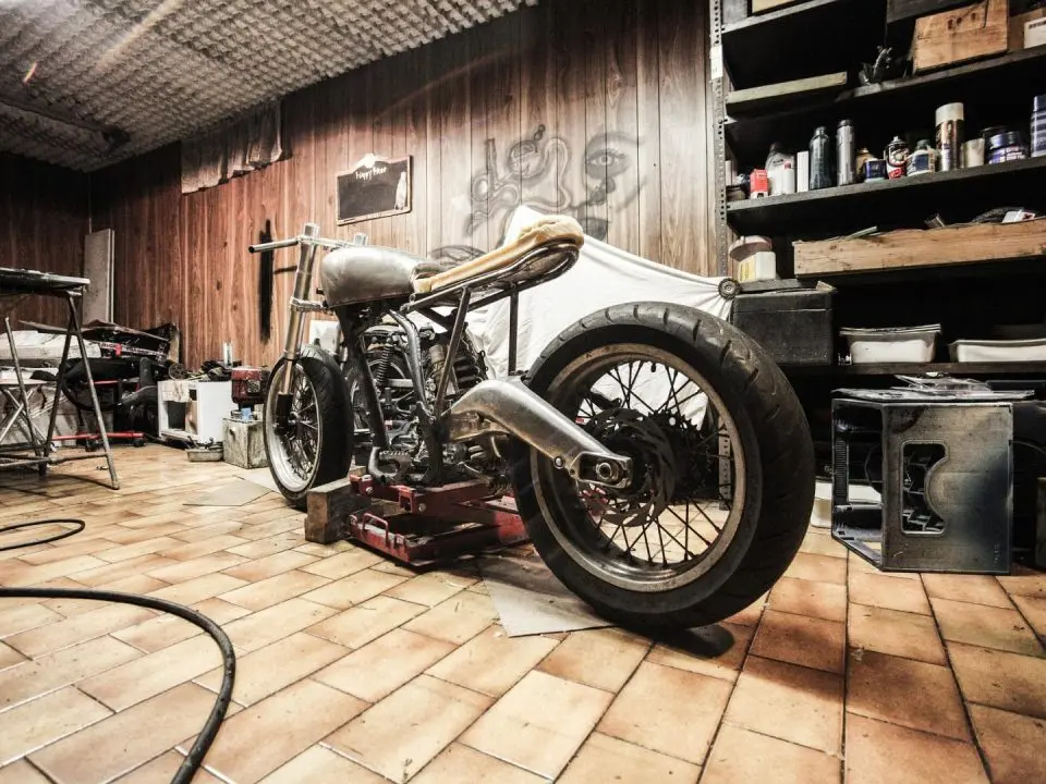 découvrez nos astuces incontournables pour profiter pleinement de votre moto cet été. entre sécurité, entretien et conseils de conduite, préparez-vous à vivre des moments inoubliables sur deux roues sous le soleil.