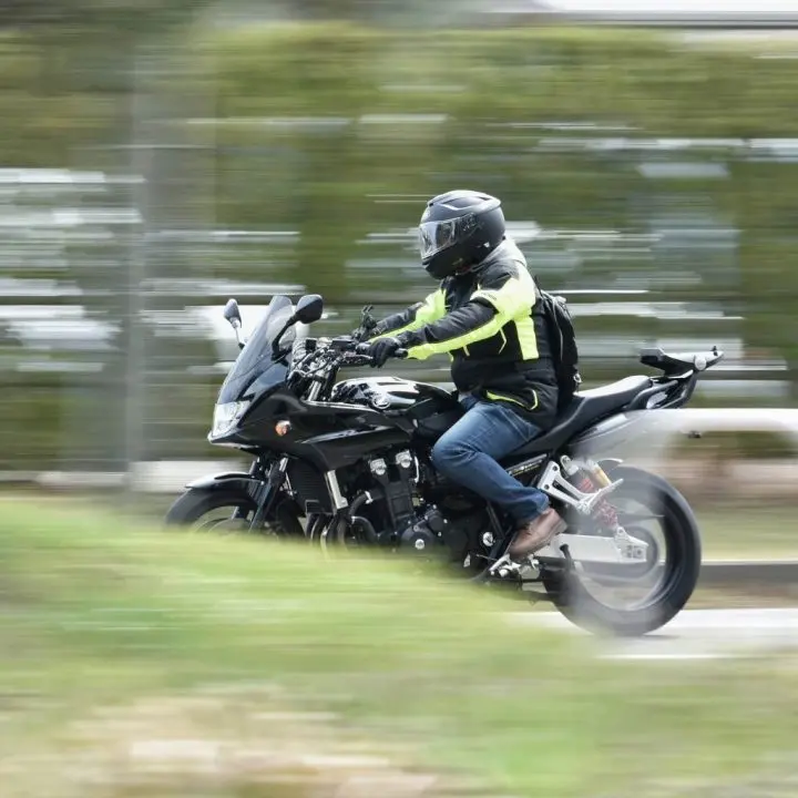 découvrez les tendances et facteurs influençant le coût de l'assurance moto en 2025. comparez les prix, les garanties et les conseils pour choisir la meilleure couverture adaptée à vos besoins.