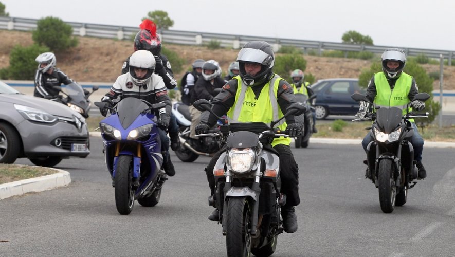 un motard a été arrêté à saint-paul, suscitant l'attention des médias et des habitants. découvrez les circonstances de cet incident et ses implications sur la sécurité routière dans la région.