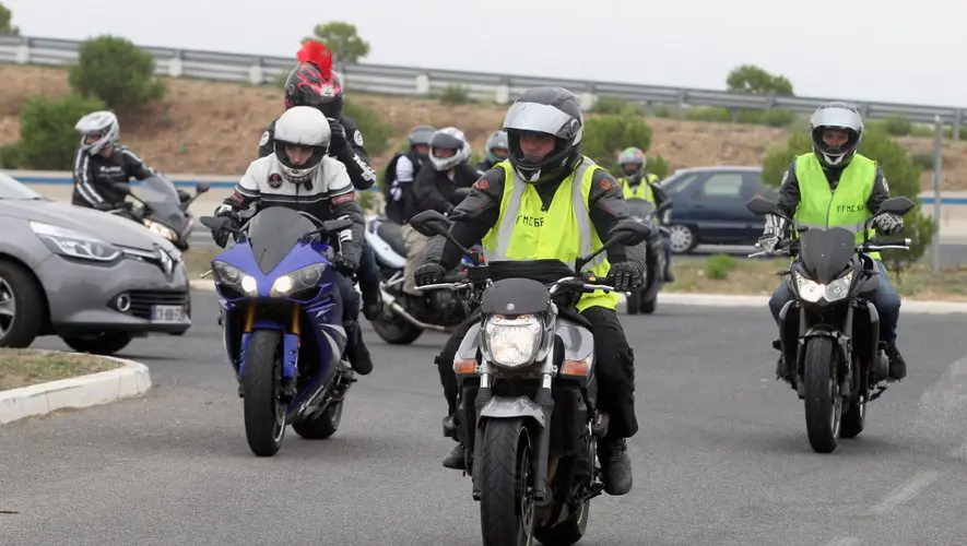 un motard a été arrêté à saint-paul, suscitant l'attention des médias et des habitants. découvrez les circonstances de cet incident et ses implications sur la sécurité routière dans la région.