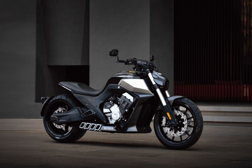 découvrez notre essai complet de la moto benda lfc700 2025, une nouvelle référence alliant performance et innovation pour les passionnés de deux-roues.