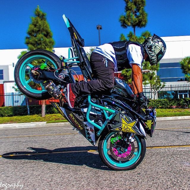 découvrez une moto unique inspirée de bumblebee, alliant design futuriste et puissance pour une expérience de conduite inoubliable.