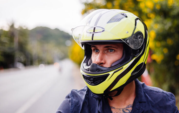 découvrez notre guide complet sur l'assurance moto et les lois sur le port du casque à travers les 50 états des états-unis pour rouler en toute sécurité et conformité.