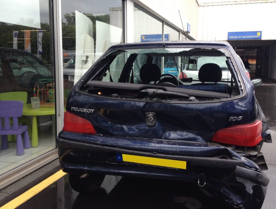 découvrez l'évolution des assurances auto et moto : primes en hausse, indemnisations en baisse, et les polémiques qui en découlent. analyse complète et conseils pour les assurés.