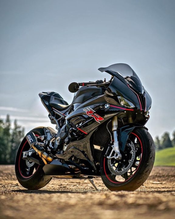 découvrez la moto électrique autonome capable de parcourir 600 km en un éclair, alliant performance, innovation et autonomie exceptionnelle pour une nouvelle ère de mobilité.