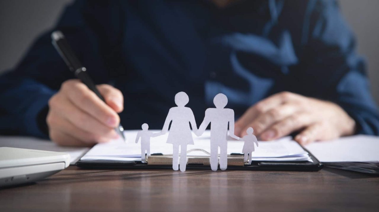 police insure : assurance habitation, auto et moto adaptée à vos besoins pour une protection complète et sereine de vos biens et véhicules.