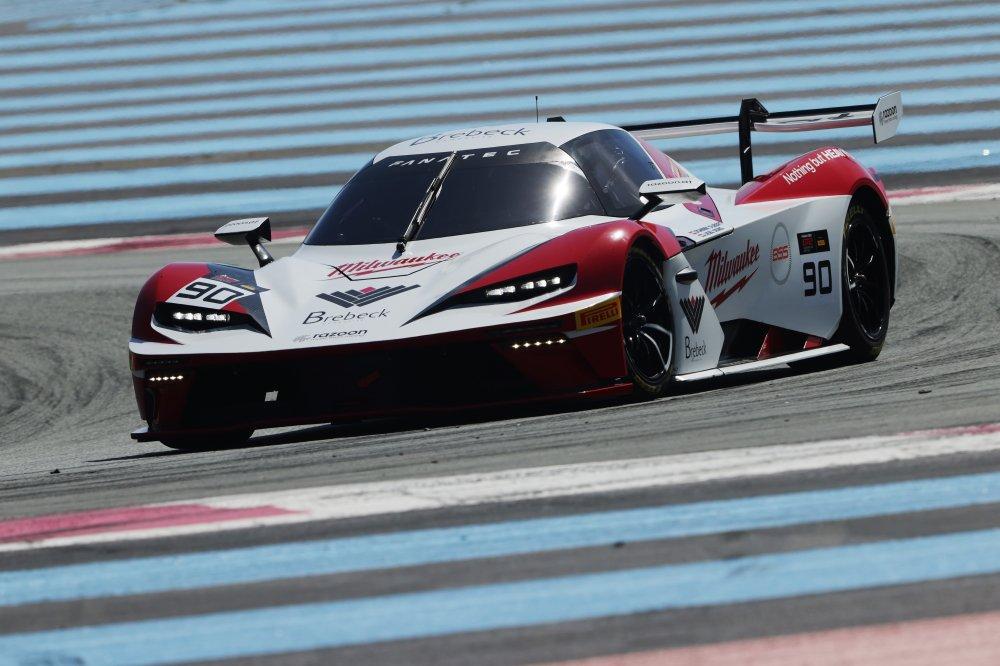 découvrez ktm et vivez l'adrénaline intense d'un pilote professionnel avec des motos conçues pour la performance et l'aventure.