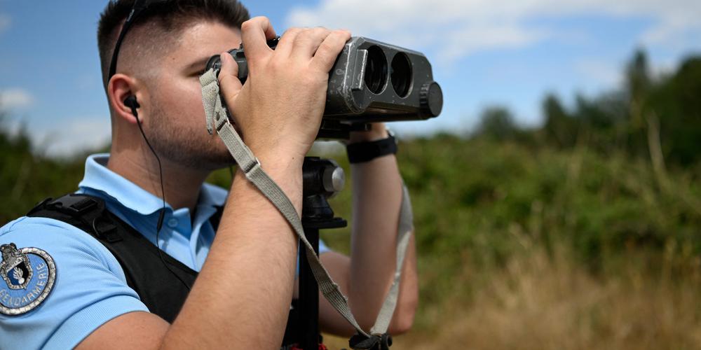 un motard sans permis a été surpris à rouler à 181 km/h, mettant en danger sa vie et celle des autres sur la route. découvrez les détails de cet incident et les conséquences encourues.