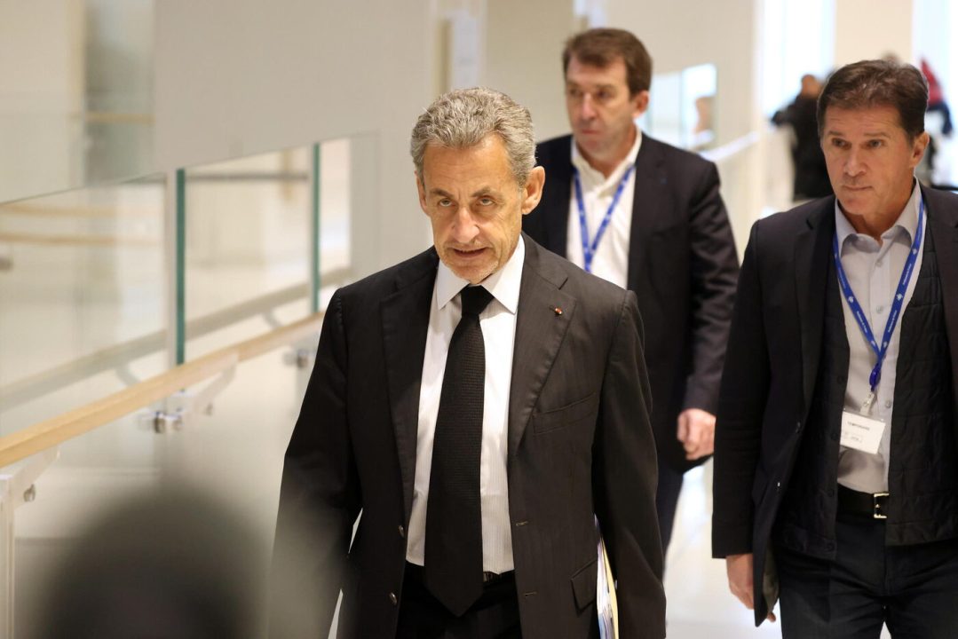 le pnf clôt son enquête sur un trafic d'influence impliquant nicolas sarkozy et la russie, apportant de nouveaux éclaircissements sur cette affaire politique majeure.