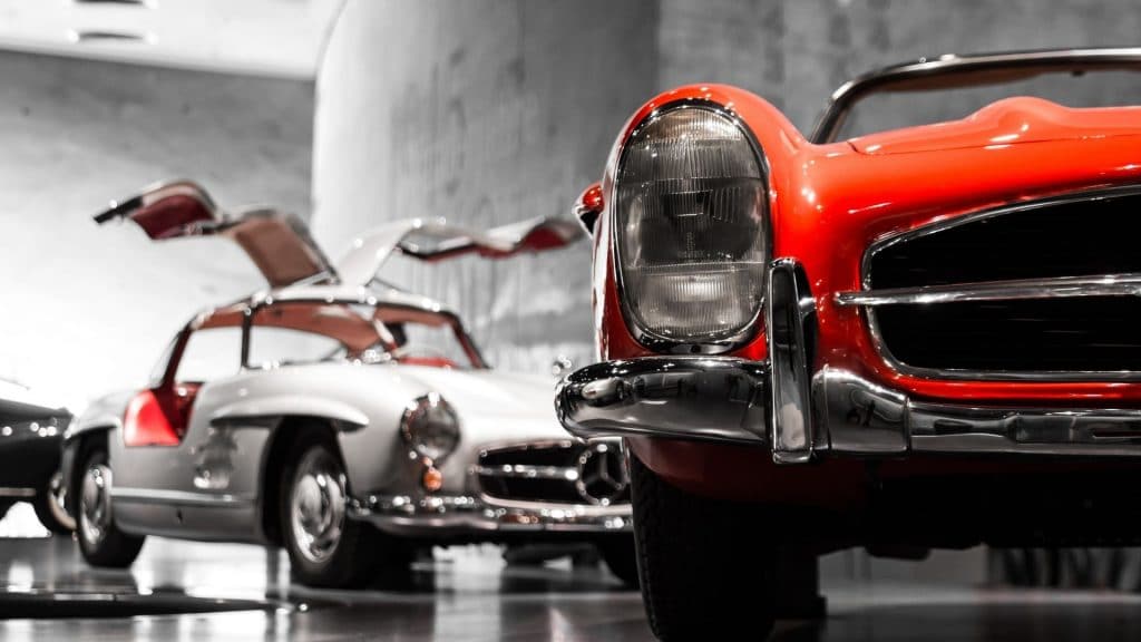 découvrez rétromobile, le paradis des voitures anciennes, où passionnés et collectionneurs se retrouvent pour admirer des modèles d'exception et plonger dans l'histoire automobile.
