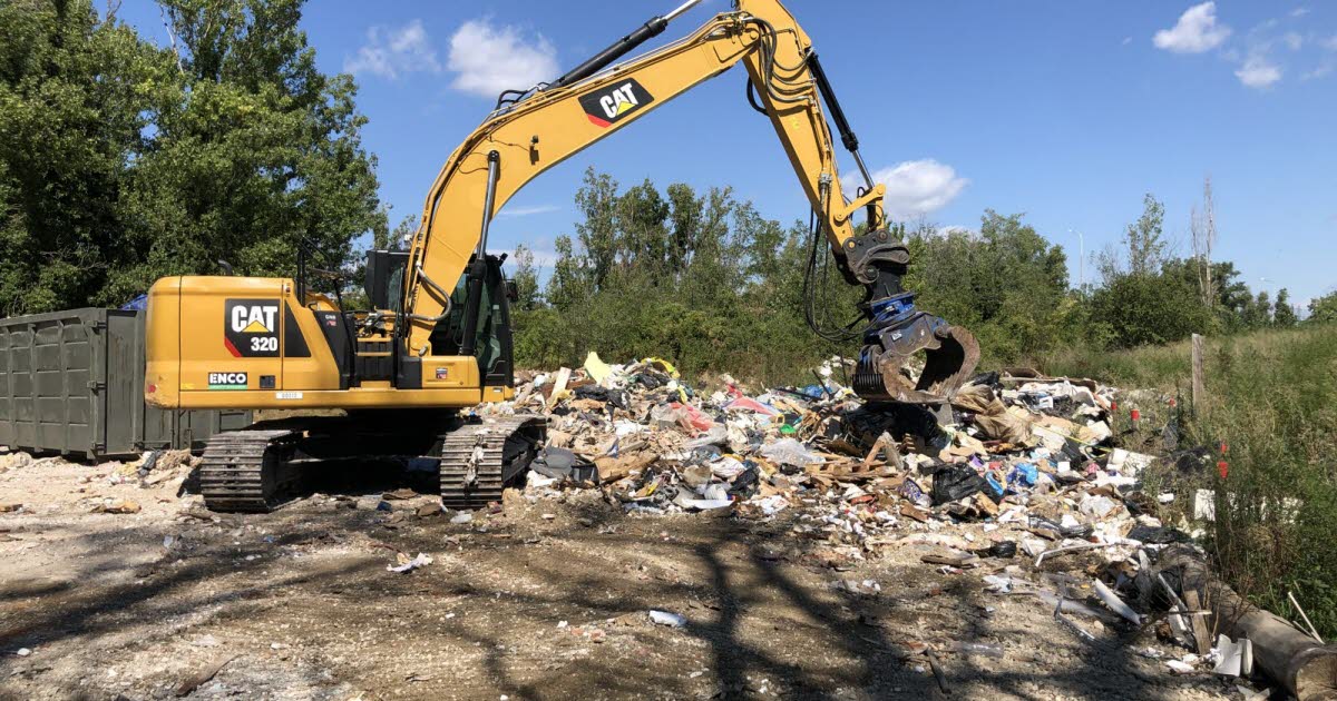 découvrez notre enquête complète sur les décharges de voitures sauvages, leurs impacts environnementaux et les actions menées pour lutter contre ce fléau.